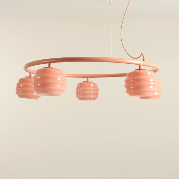 Okrągła lampa wisząca 5-płomienna w koralowym kolorze ze szklanymi kloszami PUFF 5 RING CORAL