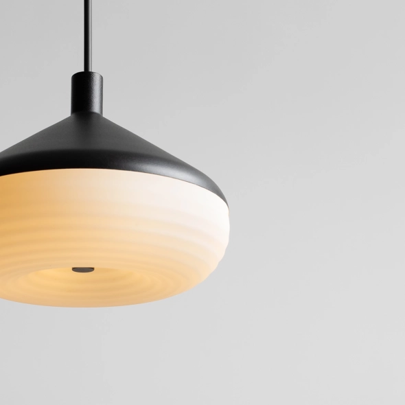 Mała lampa wisząca niska TORO GŁĘBOKA CZERŃ proj. Kabo&Pydo (ø18)