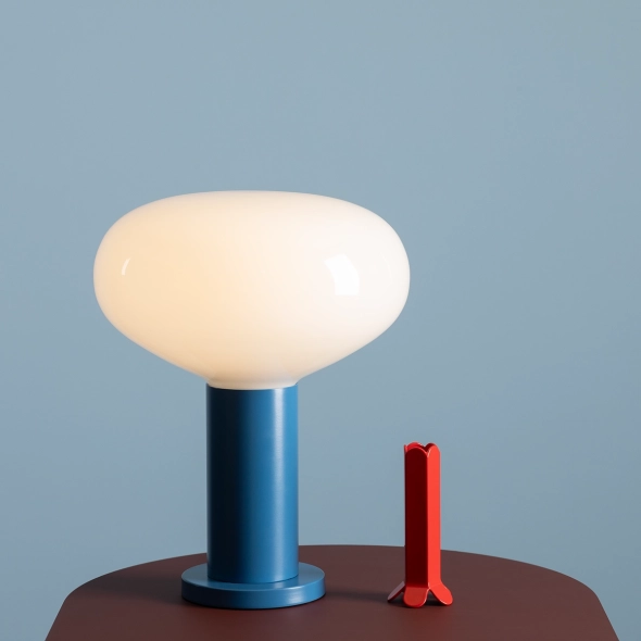 Szeroka lampka biurkowa FLO TABLE SKY M proj. Sedno Studio