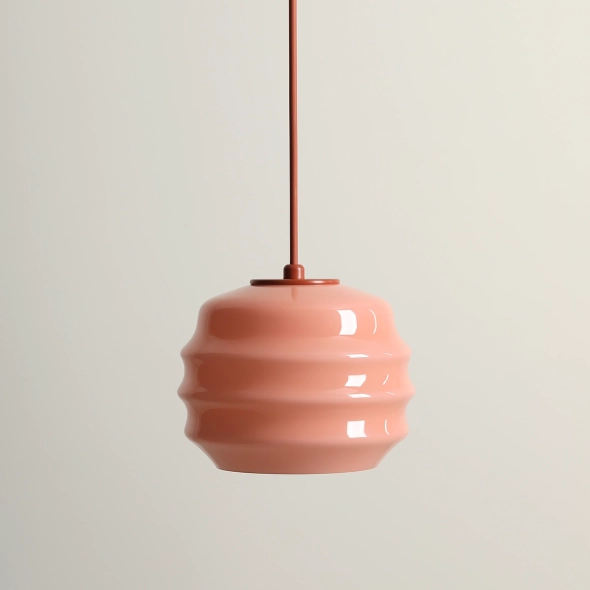 Pojedyncza lampa wisząca w kolorze terakoty ze szklanym kloszem PUFF TERRA