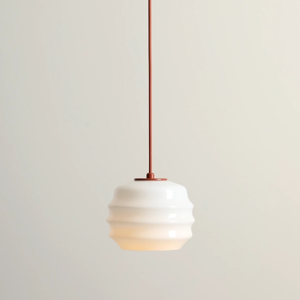 Pojedyncza lampa wisząca w kolorze terakoty ze szklanym kloszem PUFF TERRA