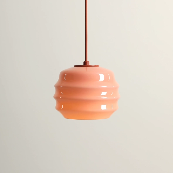 Pojedyncza lampa wisząca w kolorze terakoty ze szklanym kloszem PUFF TERRA