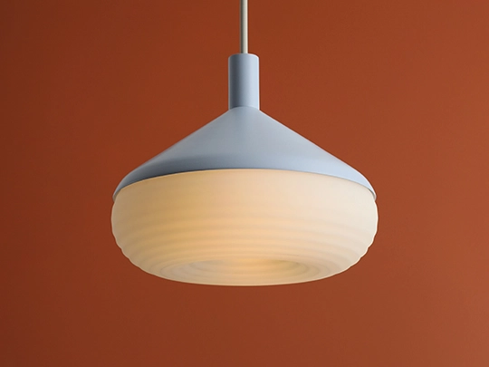 Szeroka lampa wisząca TORO CZYSTY BŁĘKIT proj. Kabo&Pydo (ø28)