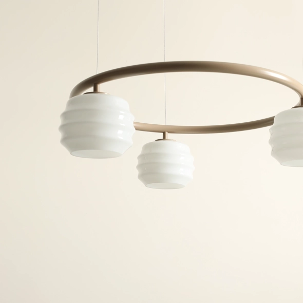 Okrągła lampa wisząca 3-płomienna w beżowym kolorze ze szklanymi kloszami PUFF 3 RING BEIGE