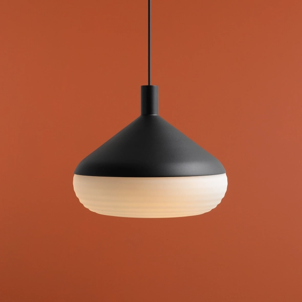 Szeroka lampa wisząca TORO GŁĘBOKA CZERŃ proj. Kabo&Pydo (ø28)