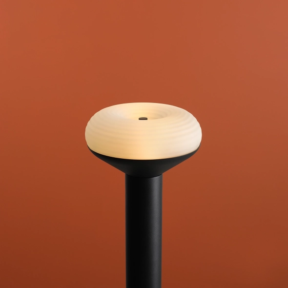 Minimalistyczna lampa stojąca TORO FLOOR DEEP BLACK proj. Kabo&Pydo