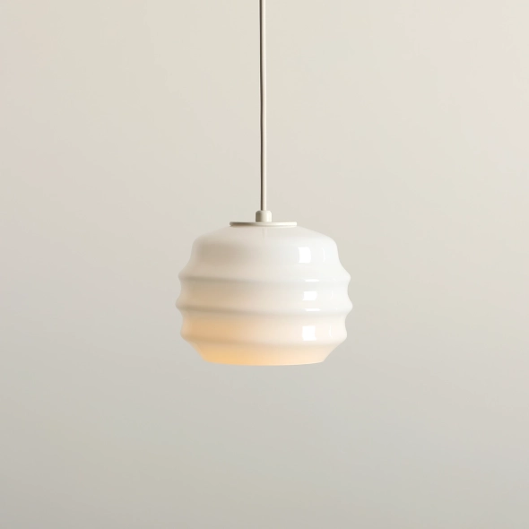 Pojedyncza lampa wisząca w kremowym kolorze ze szklanym kloszem PUFF COTTON