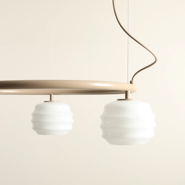 Okrągła lampa wisząca 3-płomienna w beżowym kolorze ze szklanymi kloszami PUFF 3 RING BEIGE