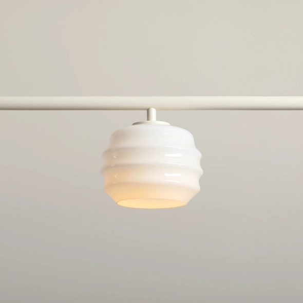 Trzypłomienna lampa wisząca w kremowym kolorze ze szklanymi kloszami PUFF 3 COTTON