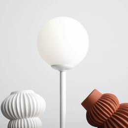 Minimalistyczna lampka stołowa PINNE TABLE WHITE