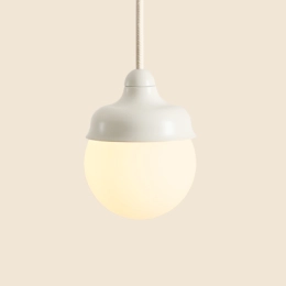 Kleine Hängelampe in zartem Cremeton aus der FALA (XS) Kollektion Szpunar x Artera